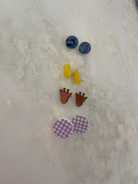 Assorted studs earrings