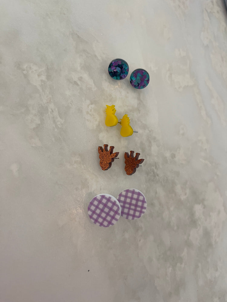Assorted studs earrings