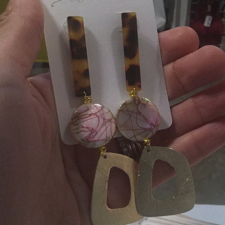 Long tortoise bar with splatter earrings